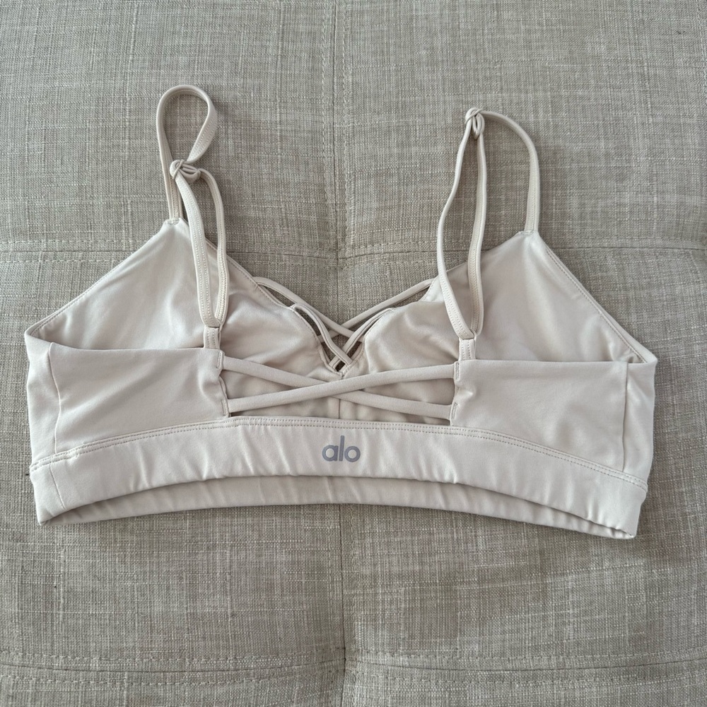 Alo Interlace Strappy Inlined Sports Bra - Picture 4 of 5